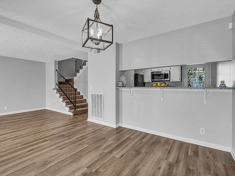 326 Nesbitt Ln — Photo 3