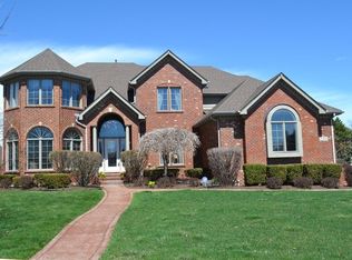 2350 Courtland Ct, Aurora, IL 60502