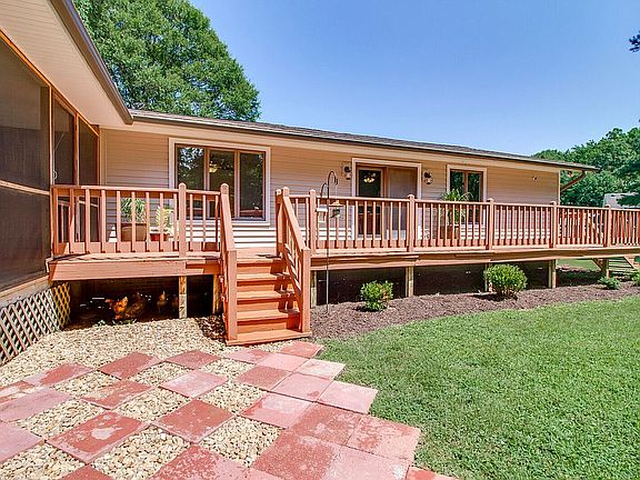 4th image of 8 Gay Lynn Dr