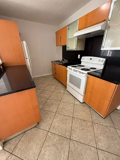 996 Nw 10th St , Hallandale , Fl 33009 - A — Photo 2