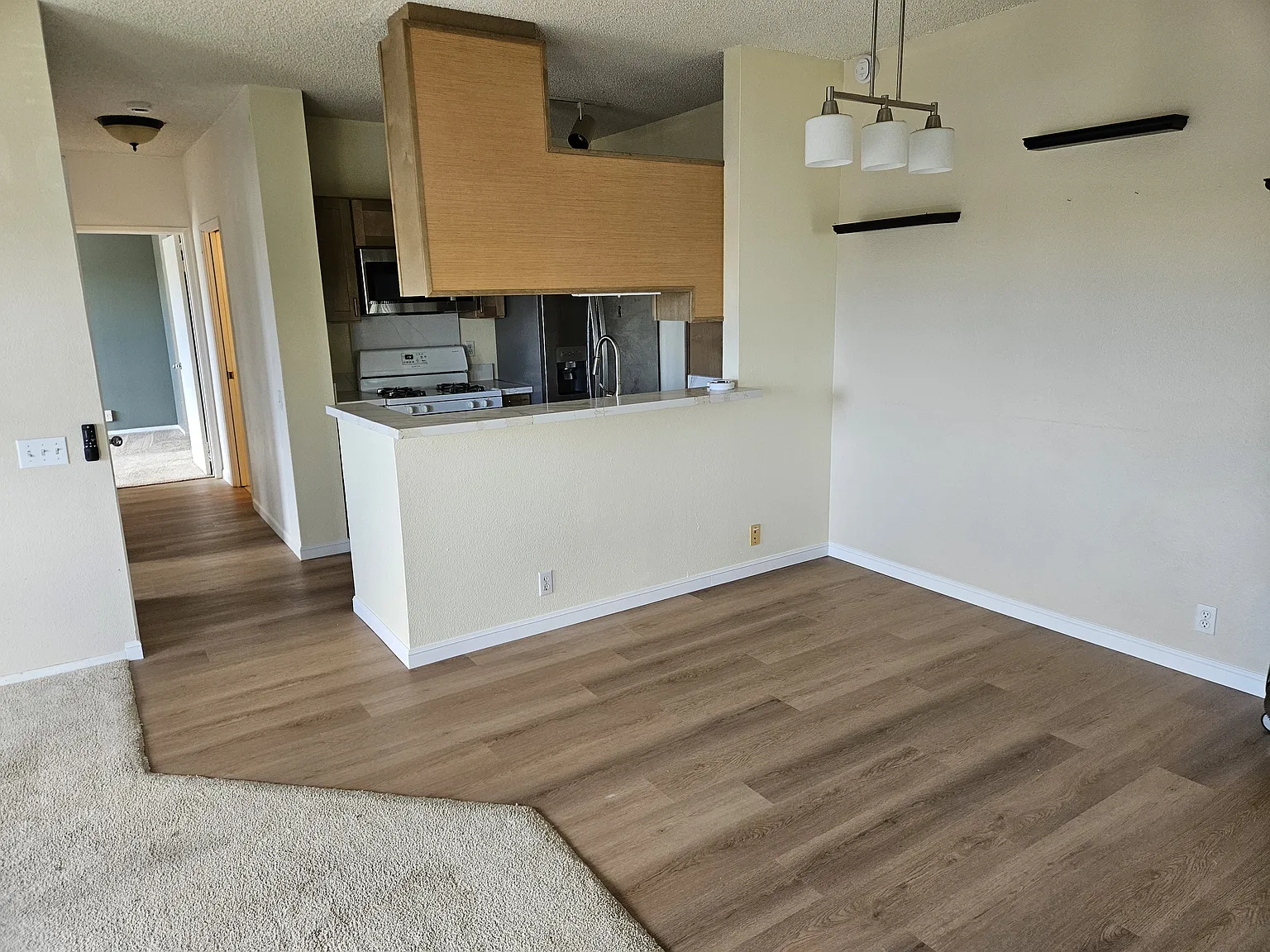 2 bed, 871 sqft, $3,000 — Photo 2