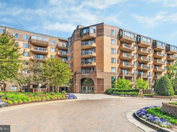 2111 Wisconsin Ave NW APT 109, Washington, DC 20007