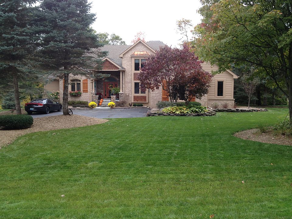 Gated sub w/custom homes