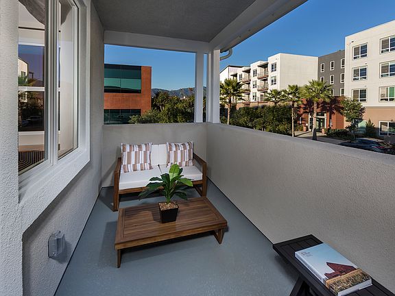 Residence 3 Gallery - NEW - Balcony