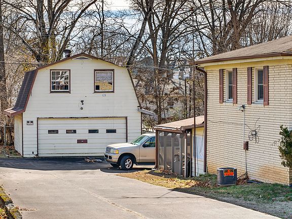 3rd image of 213 Joslin Ave