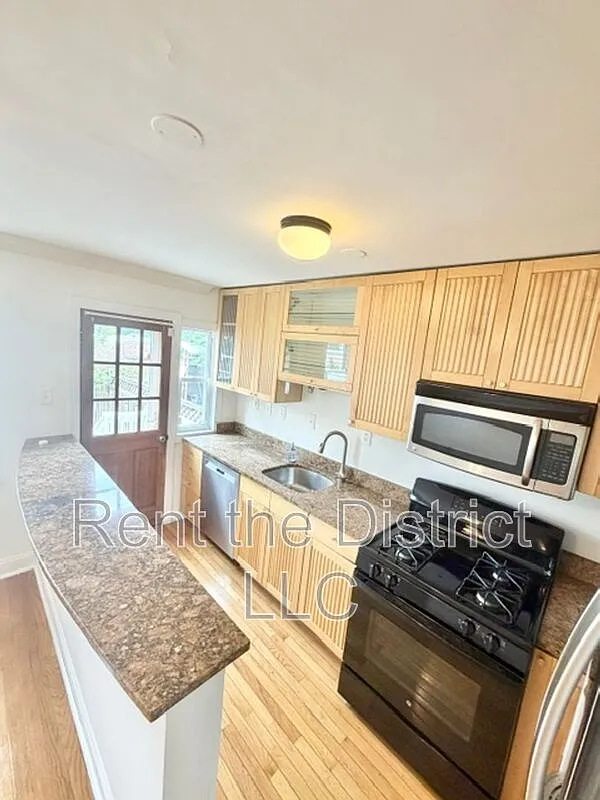 3 bed, 2.0 bath, 1344 sqft, $3,495 — Photo 4