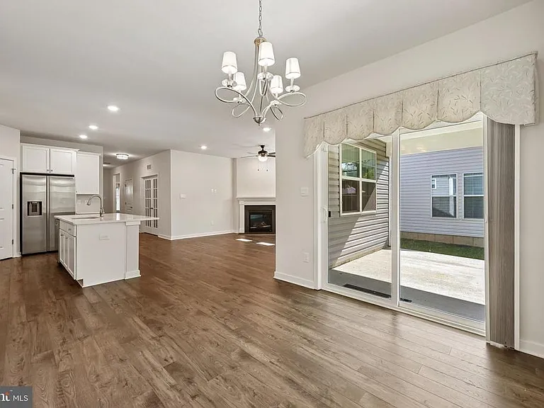 235 Congressional Ct — Photo 12