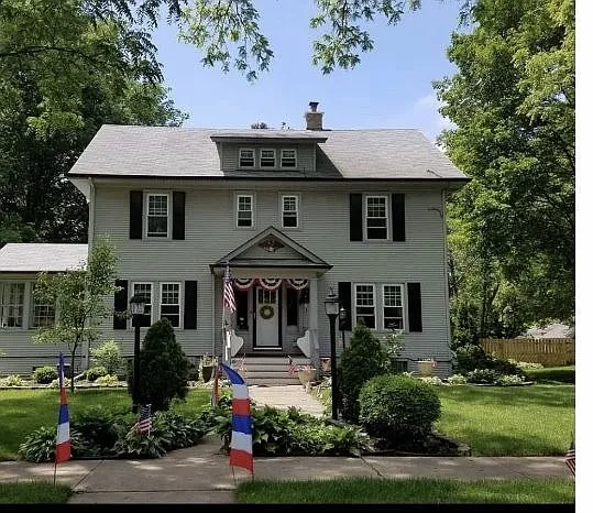 211 Hill St photo 1