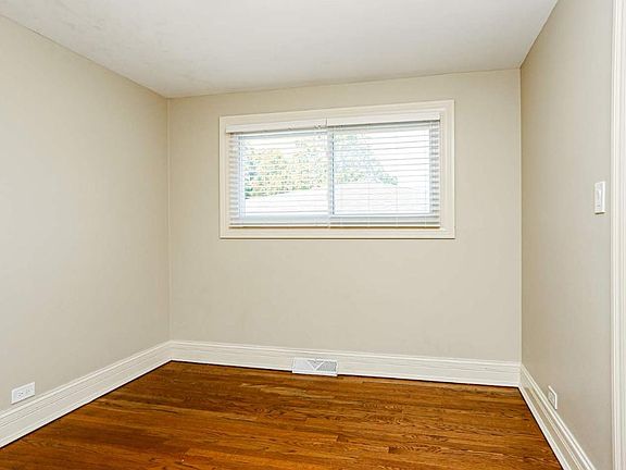 5th image of 49 Pamela Dr #1