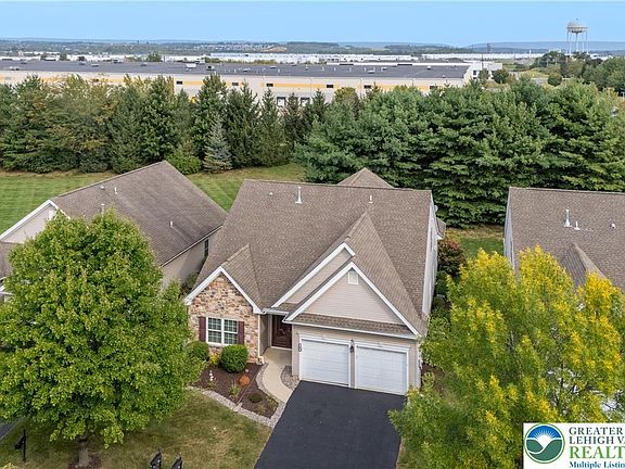 3rd image of 50 Edinburgh Dr