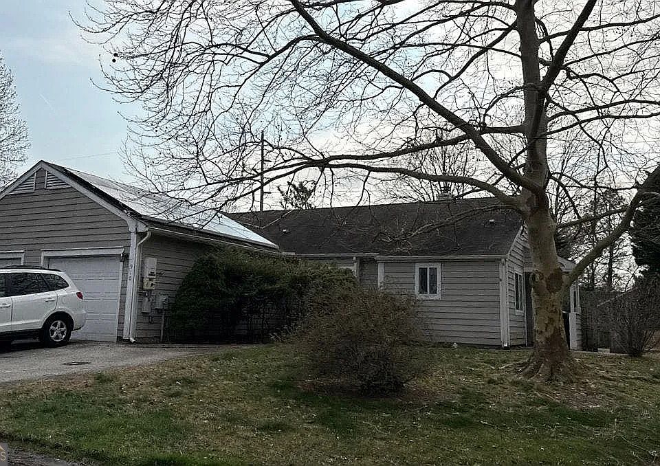 2nd image of 910 James Ct