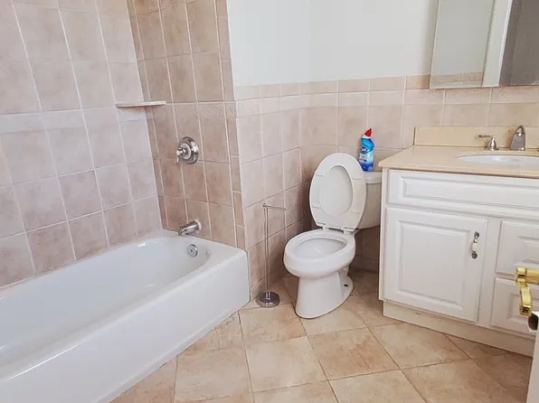 285 Born Street image 2 of 41