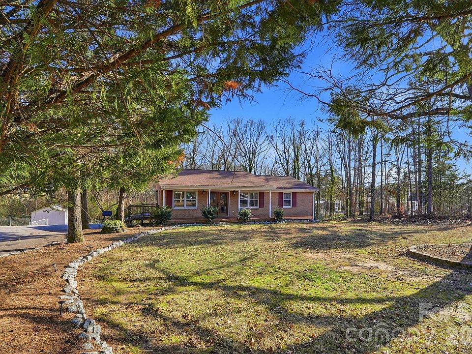 1st image of 324 Pawley Dr