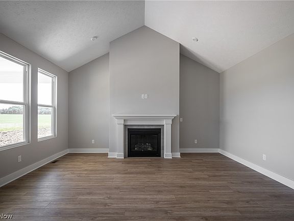 4th image of 1379 Trillium Ln