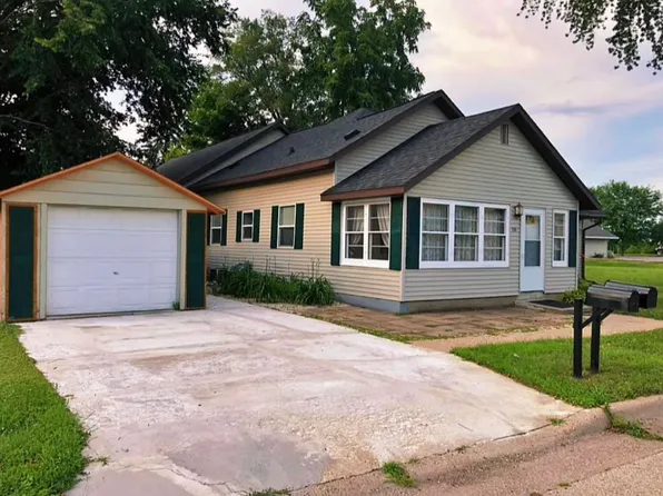 230 N 3rd St #A, La Crescent, MN 55947