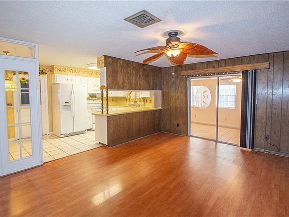 5th image of 1323 Magdalene Ct W