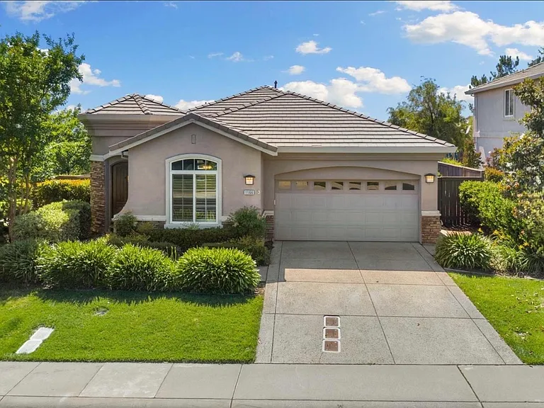1166 Villagio Dr — Photo 1