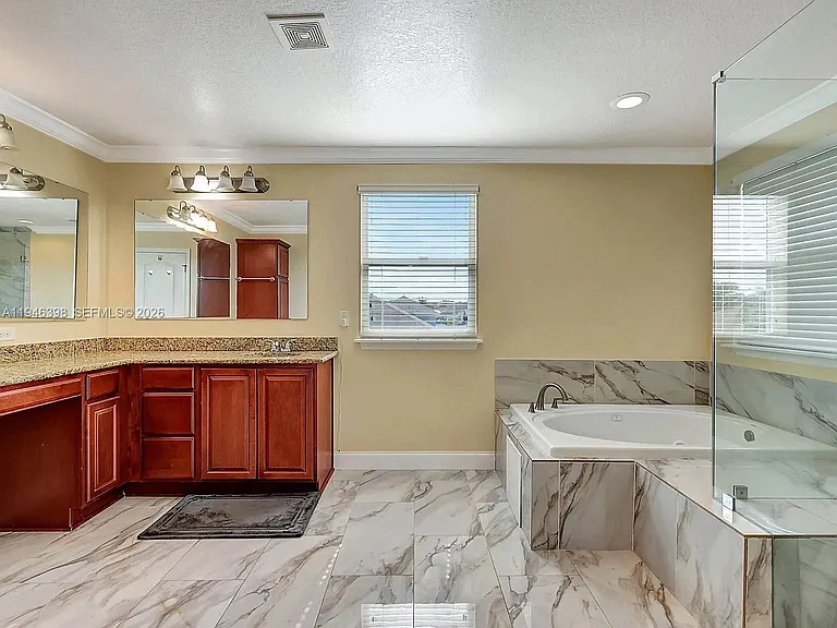 1018 SW Eckard Ave — Photo 39