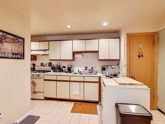 Unit 1F Kitchen