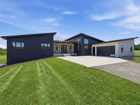 1220 Rice Rd, Elma, NY 14059