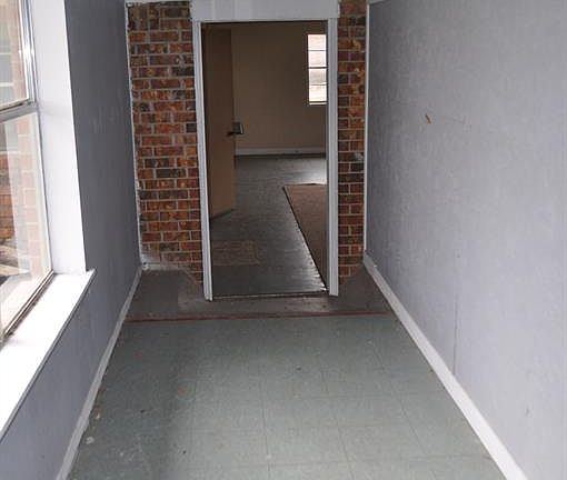 3rd image of 301 Panther Ln