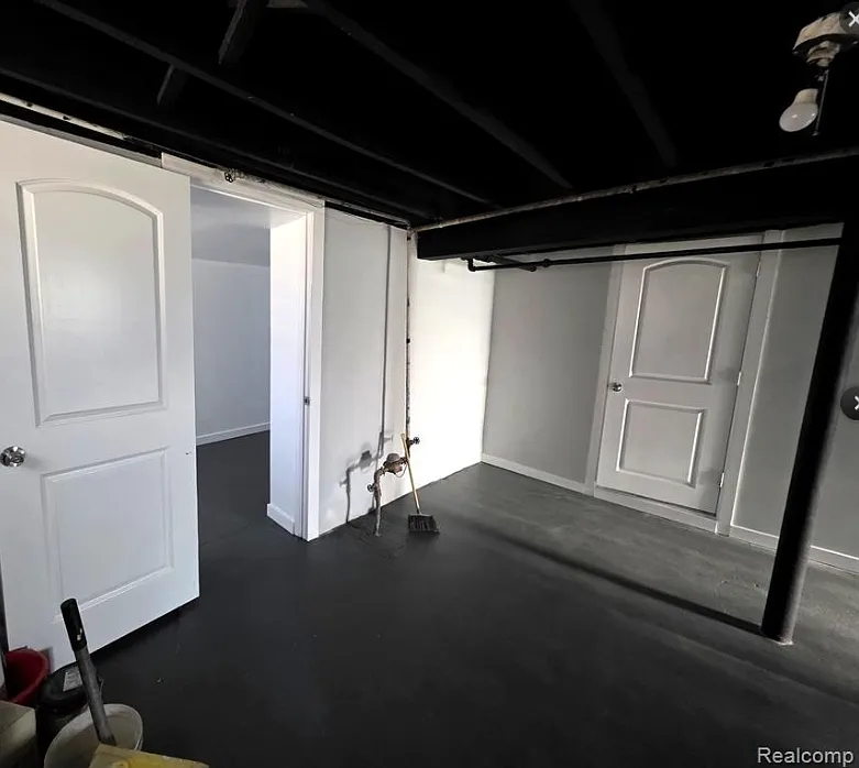 4 bed, 2418 sqft, $1,800 — Photo 2