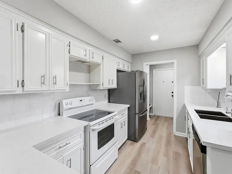 8001 Rebawood Dr — Photo 9