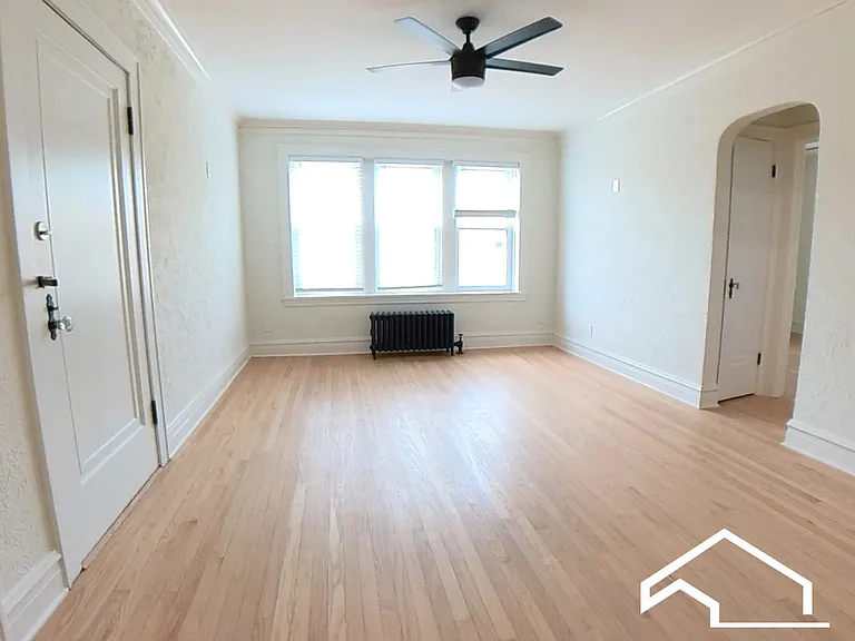 4539 W Barry Ave #2 — Photo 4