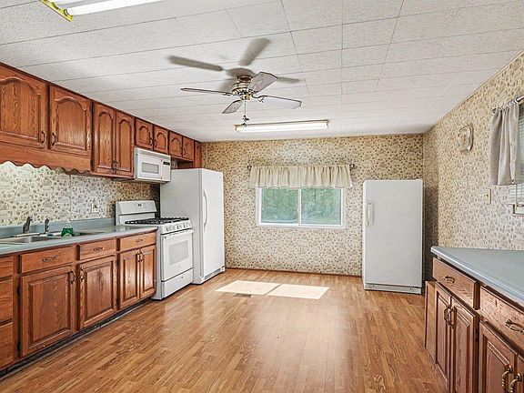 5th image of 10221 E Church Rd