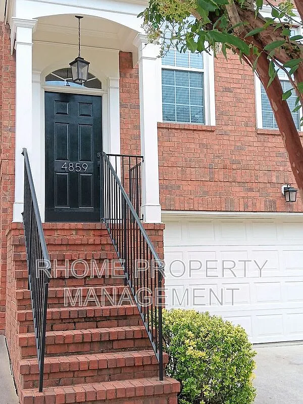 4 bed, 4.0 bath, 2208 sqft, $3,275 — Photo 4