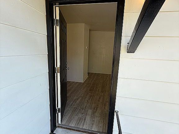 3rd image of 1320 Lanemar Dr