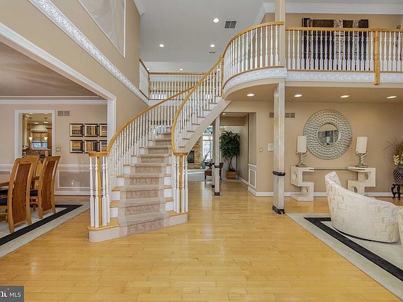 2nd image of 18 Manor House Ct