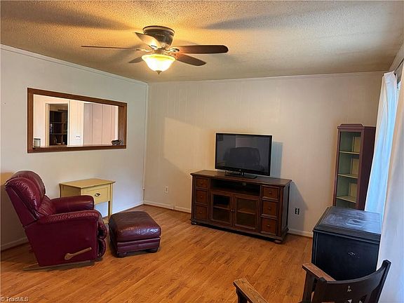 4th image of 4151 Valley Ridge Dr