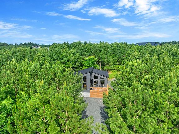 2nd image of 105 S Spruce Trl