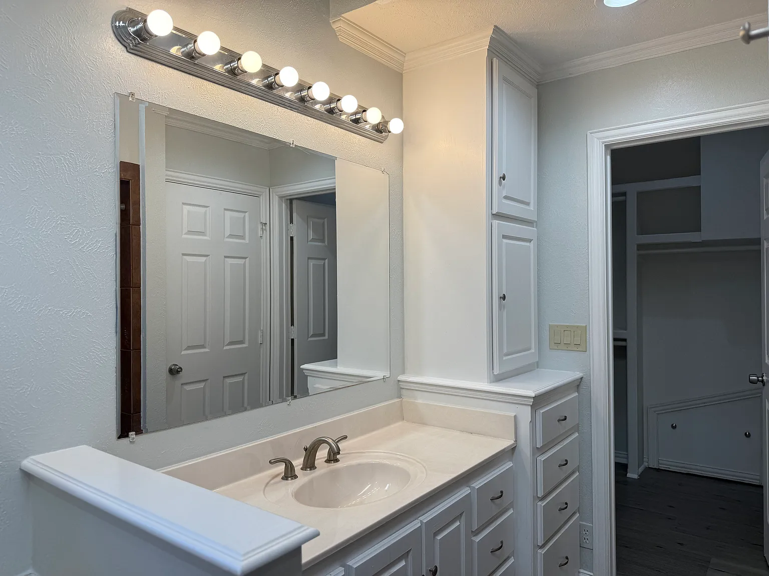 4 bed, 1375 sqft, $2,700 — Photo 3