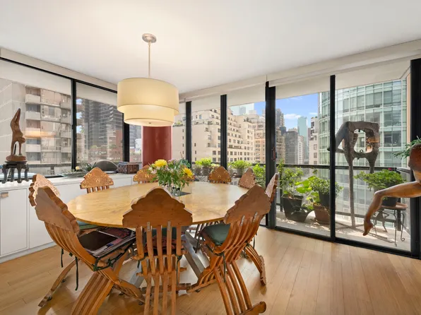 255 East 49th Street image 2 of 8