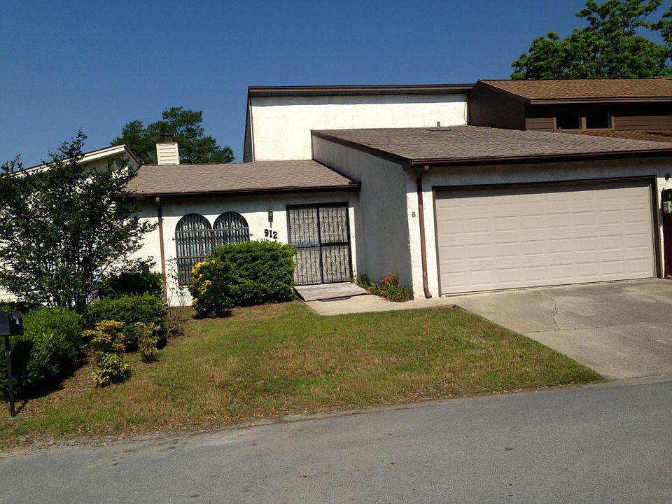 1st image of 912 Holbrook Cir