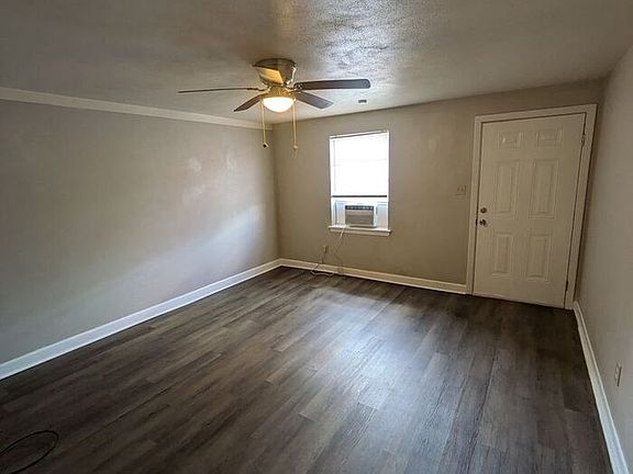 3rd image of 724 F Ave SE #724