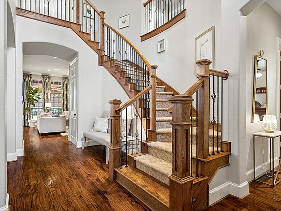 5th image of 8305 Turtleback Ct