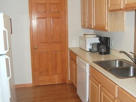 5th image of 10 Hiawatha Ave #A
