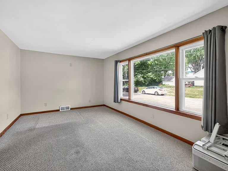 221 Ellen St #221 — Photo 9