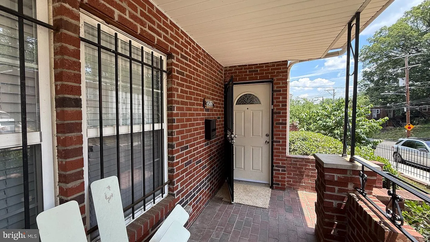 2 bed, 1.5 bath, 3401 sqft, $7,000 — Photo 2