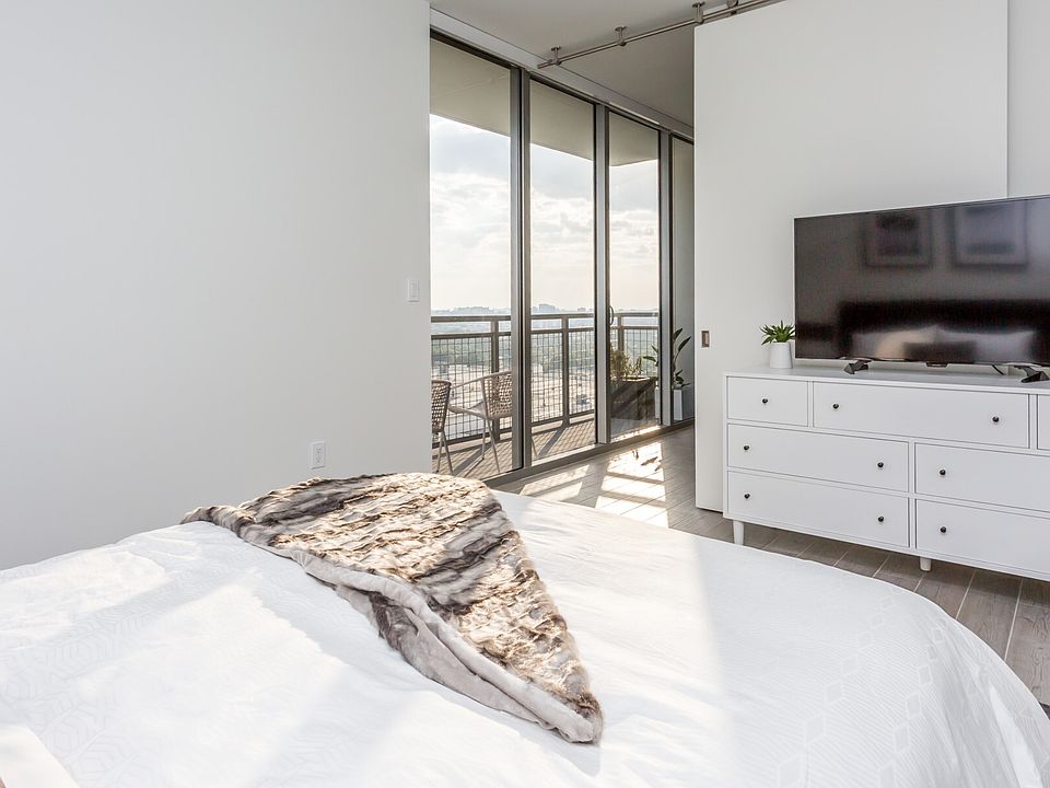 1st image of 3625 NE 5th Ave #913
