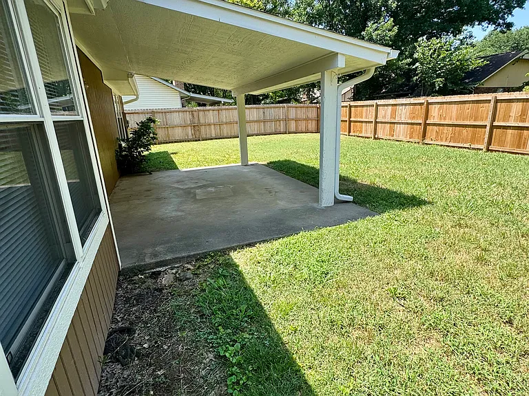 1484 E Cortland St — Photo 20