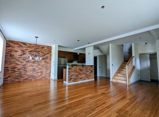 30 Howard St, Burlington, VT 05401