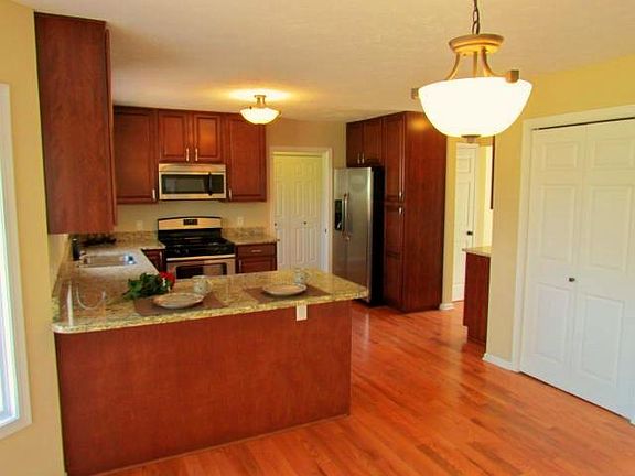 5th image of 8444 Suffolk Dr