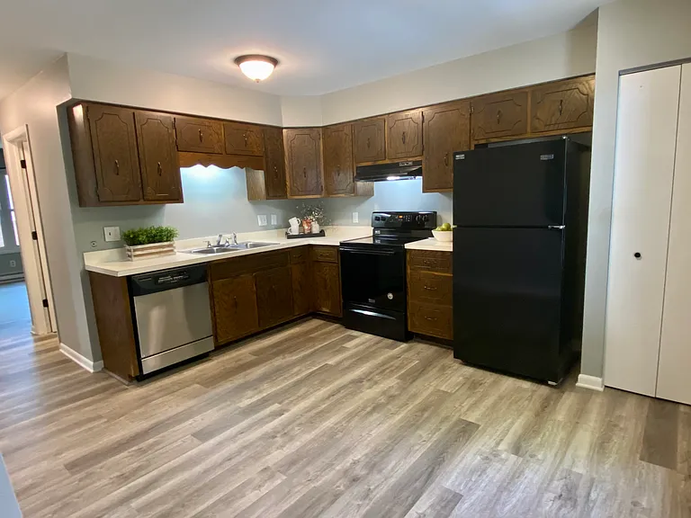 24027 W Oak St #24027 — Photo 2