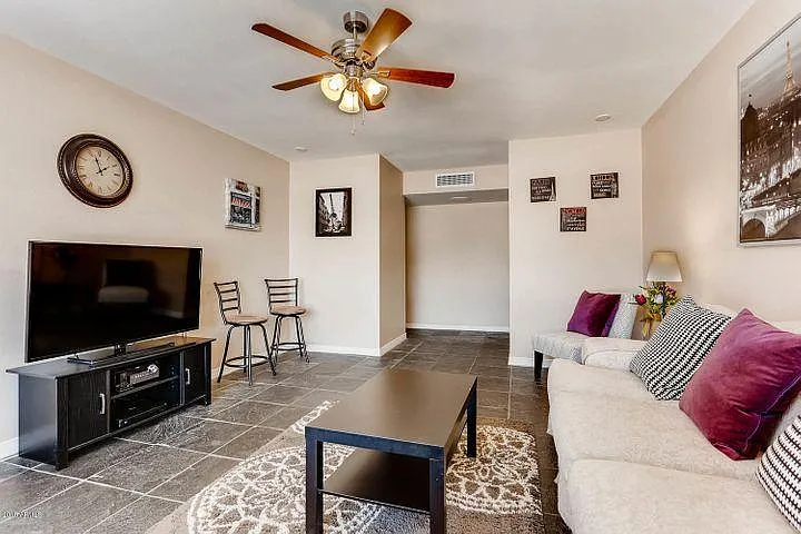 1911 E Huntington Dr — Photo 5