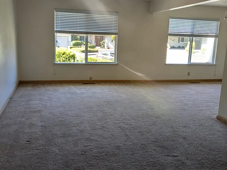 2429 Woodstock Ct — Photo 3