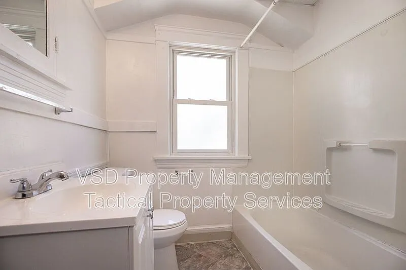 4 bed, 1.0 bath, 1423 sqft, $1,495 — Photo 4